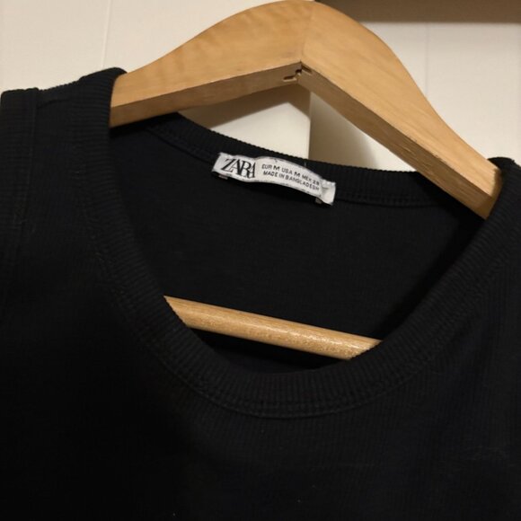 Zara Cropped Tank Top Medium Black Ribbed Fitted Casual Cami Crew Neck Basic - Picture 2 of 3